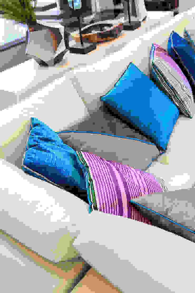 Moradia Algarve 2013 Atelier Ana Leonor Rocha Salas de estar modernas