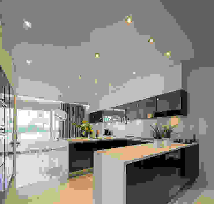 Moradia Algarve 2013 Atelier Ana Leonor Rocha Cozinhas modernas