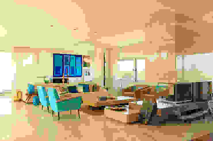 Moradia Algarve 2012 Atelier Ana Leonor Rocha Salas de estar mediterrânicas