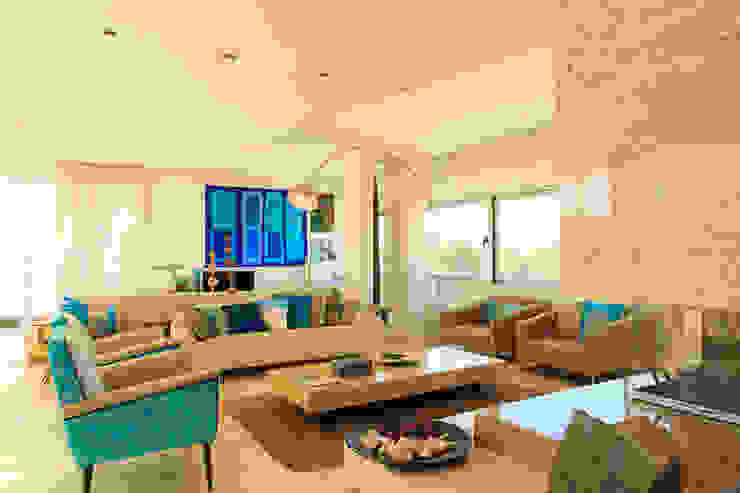 Moradia Algarve 2012 Atelier Ana Leonor Rocha Salas de estar mediterrânicas