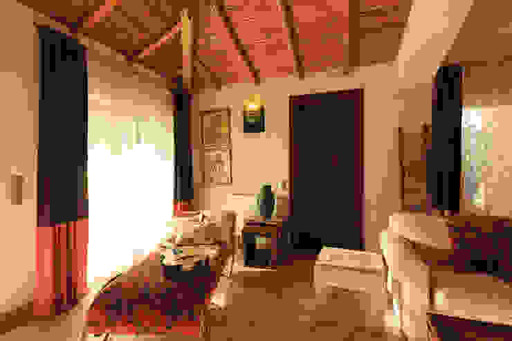 Moradia Algarve 2012 Atelier Ana Leonor Rocha Salas de estar mediterrânicas