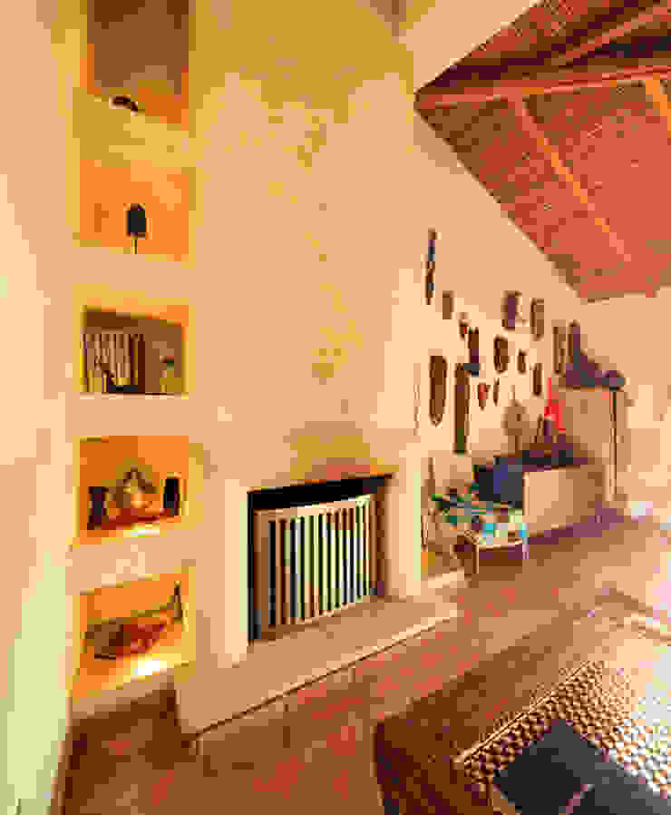 Moradia Algarve 2012 Atelier Ana Leonor Rocha Salas de estar mediterrânicas