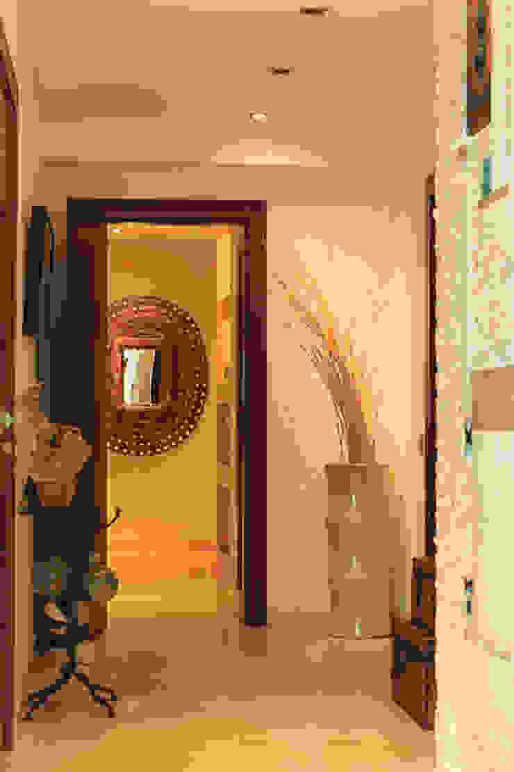 Moradia Algarve 2012 Atelier Ana Leonor Rocha Corredores, halls e escadas mediterrânicos