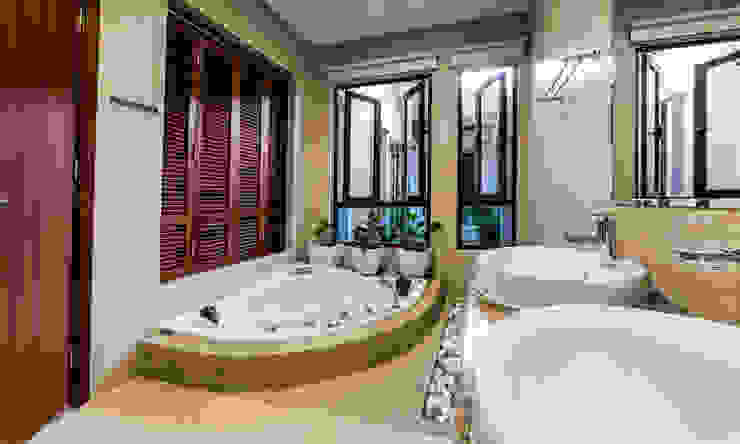 Majestic Contemporary | BUNGALOW Design Spirits Minimalist style bathrooms