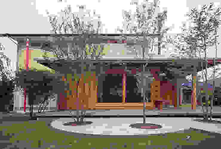【3600mmの大開口 庭と一体の暮らし】, （株）独楽蔵 KOMAGURA （株）独楽蔵 KOMAGURA Eclectic style gardens