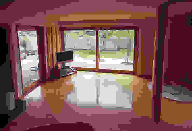 【3600mmの大開口 庭と一体の暮らし】, （株）独楽蔵 KOMAGURA （株）独楽蔵 KOMAGURA Eclectic style living room