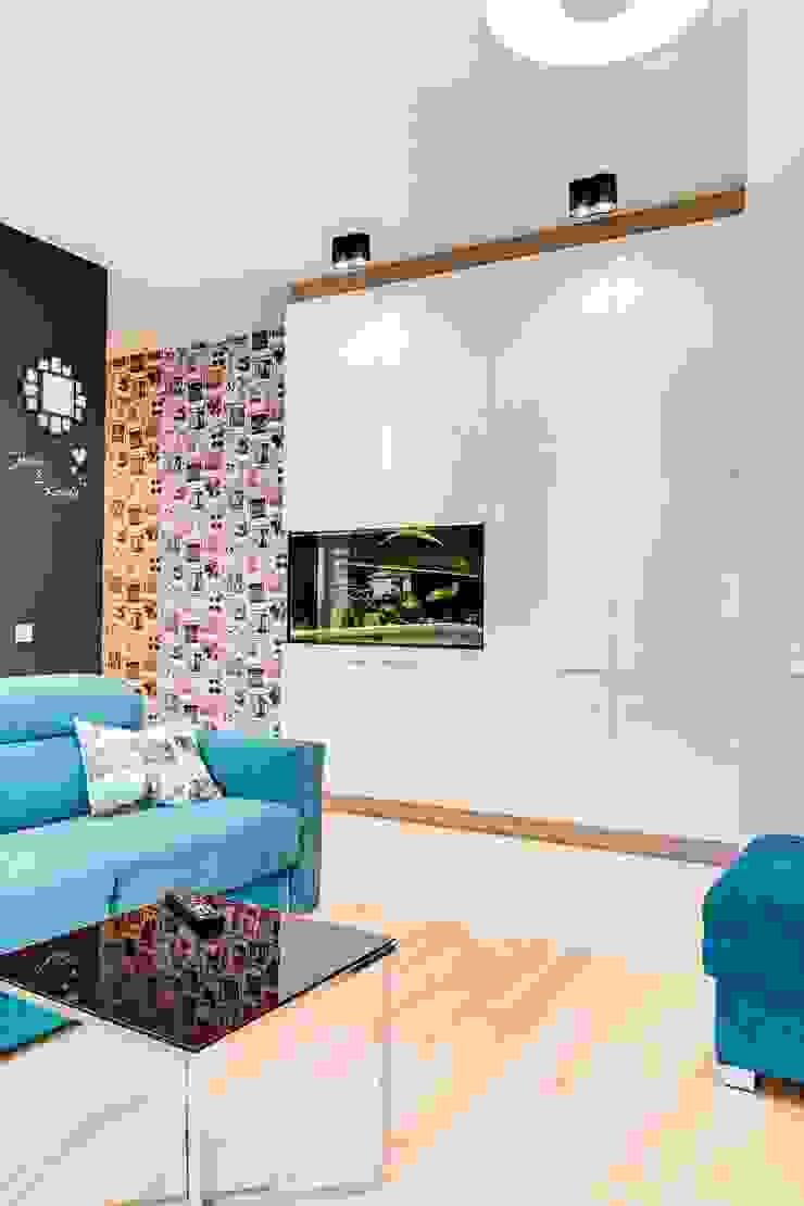 Z tapetą w roli głównej, Perfect Space Perfect Space Modern Living Room