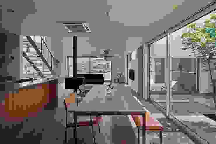 ホワイエのある家, toki Architect design office toki Architect design office モダンデザインの ダイニング 日当たり,日当たり良好,吹き抜けリビング
