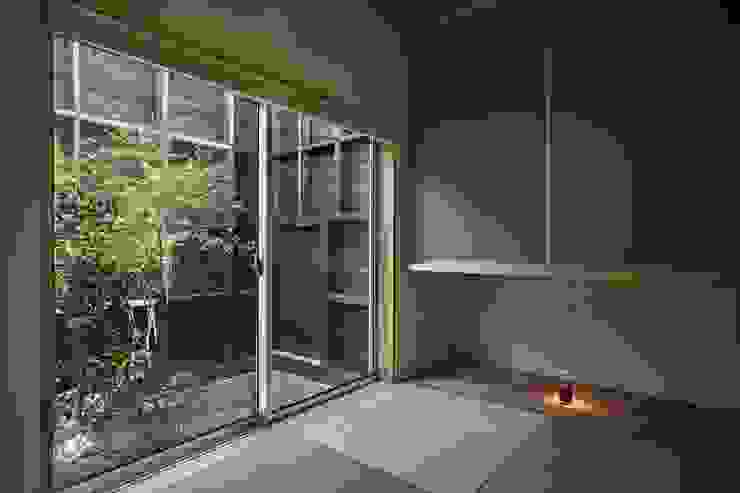 ホワイエのある家, toki Architect design office toki Architect design office Modern style bedroom