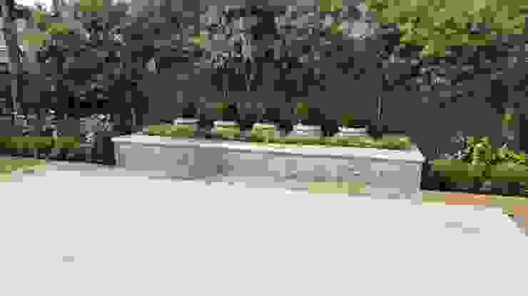 Gorgeous Gardens Басейн