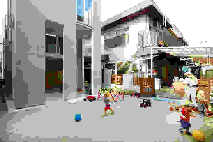 住居と園庭, 松浦荘太建築設計事務所 松浦荘太建築設計事務所 Modern Garden