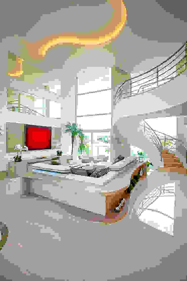 Arquiteto Aquiles Nícolas Kílaris Livings de estilo moderno Blanco