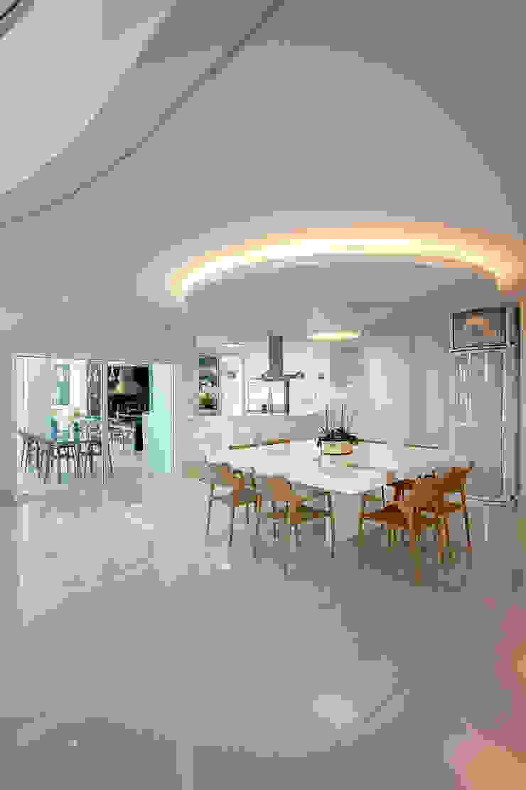 Arquiteto Aquiles Nícolas Kílaris Comedores de estilo moderno Blanco