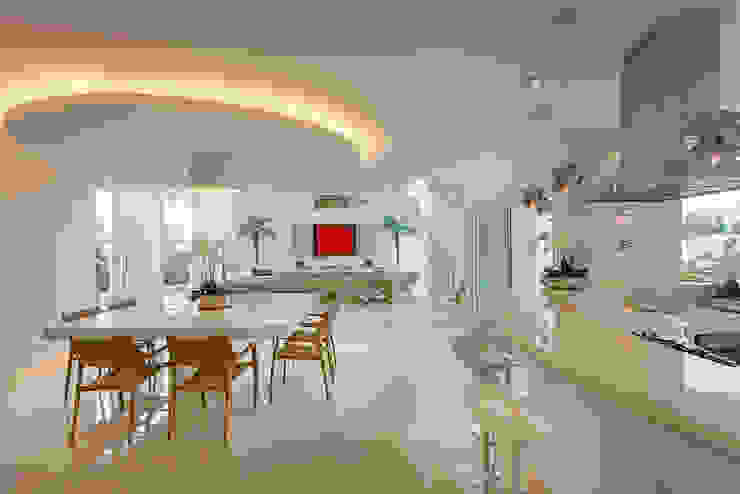 Arquiteto Aquiles Nícolas Kílaris Comedores de estilo moderno Blanco