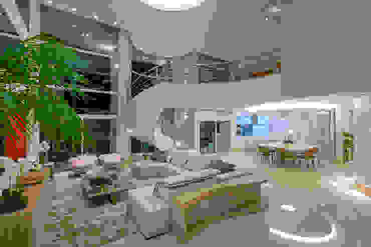 Arquiteto Aquiles Nícolas Kílaris Livings de estilo moderno Beige