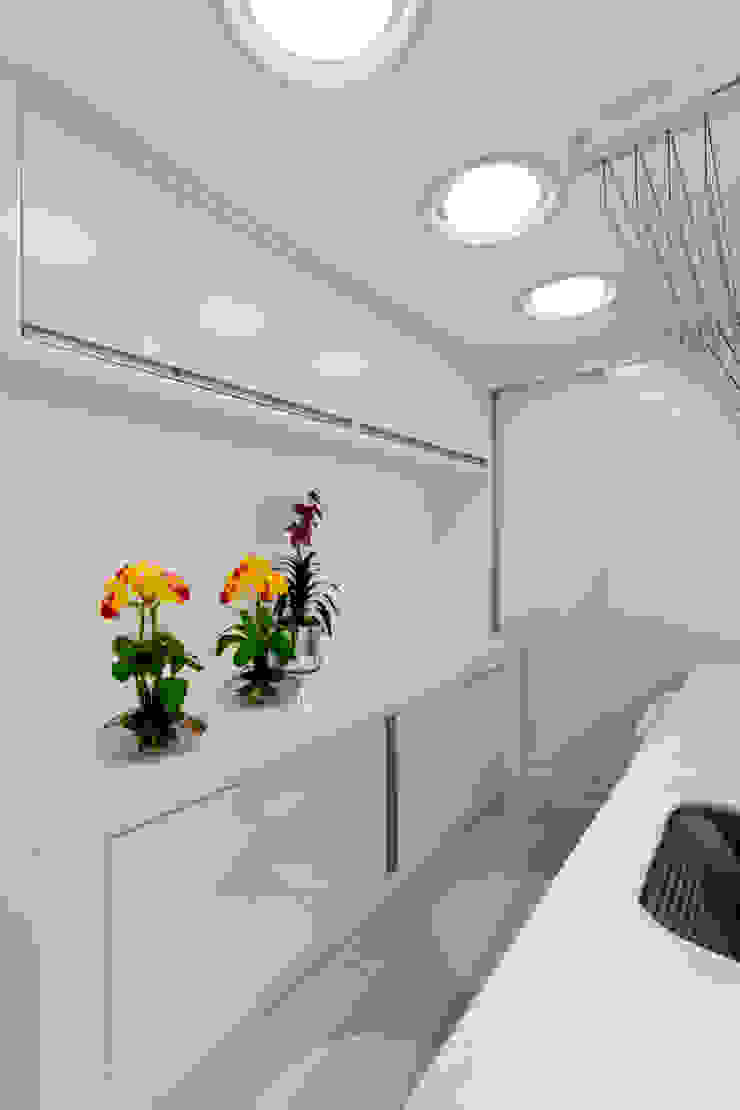 Arquiteto Aquiles Nícolas Kílaris Paredes y pisos modernos Blanco