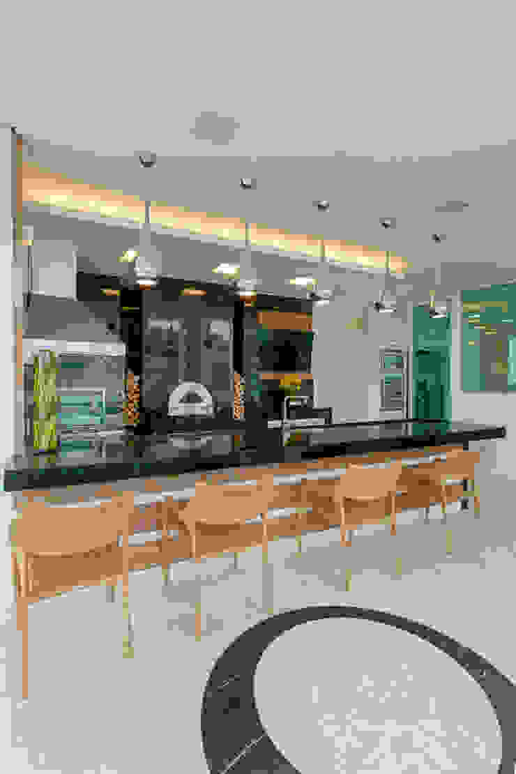 Arquiteto Aquiles Nícolas Kílaris Balcones y terrazas modernos Mármol Negro