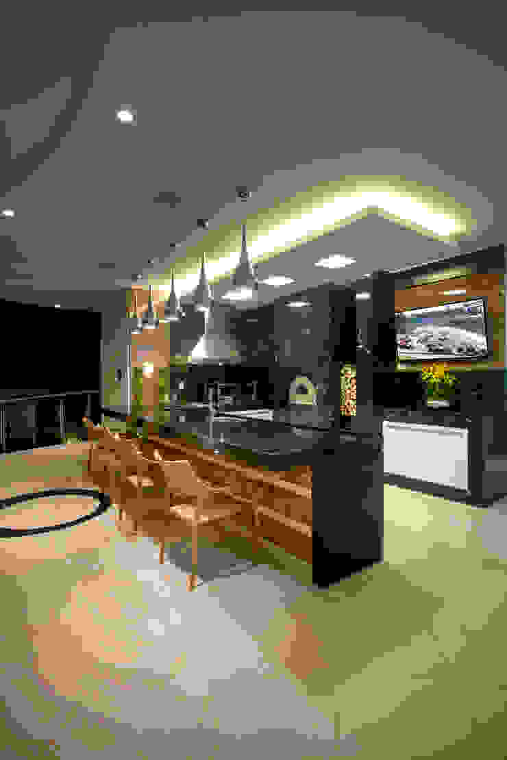 Arquiteto Aquiles Nícolas Kílaris Balcones y terrazas modernos Mármol Negro