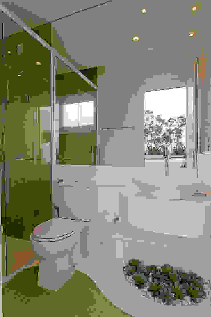 Arquiteto Aquiles Nícolas Kílaris Baños de estilo moderno Verde