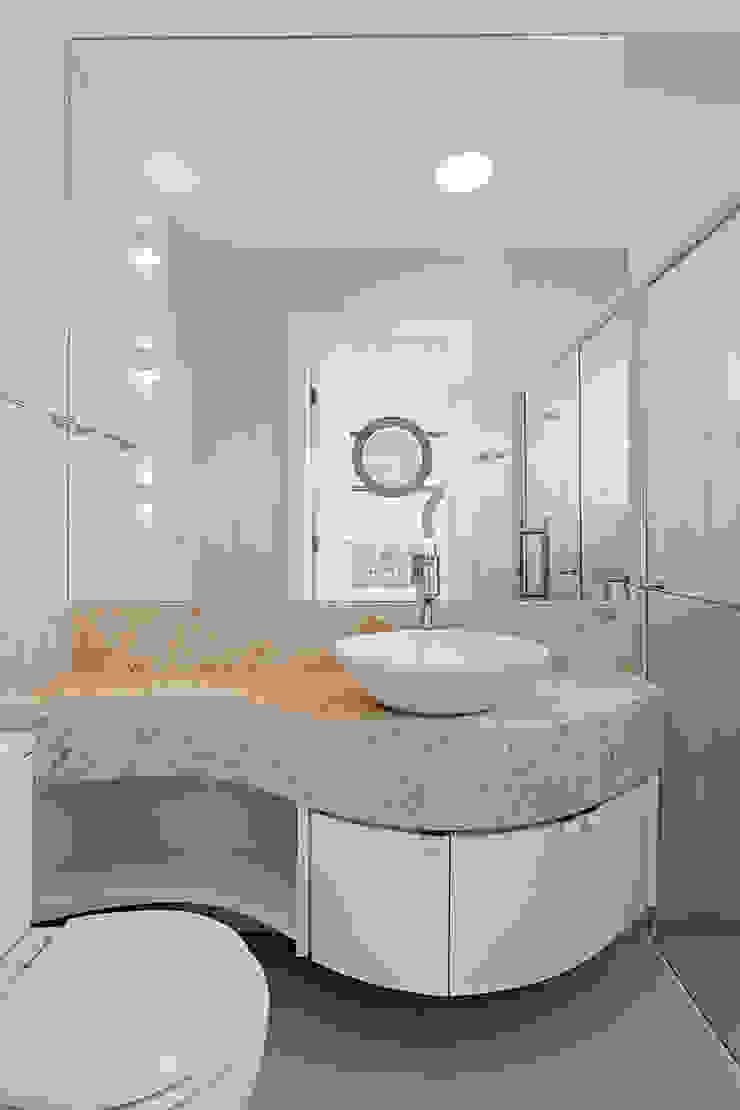 Arquiteto Aquiles Nícolas Kílaris Baños de estilo moderno Mármol Beige