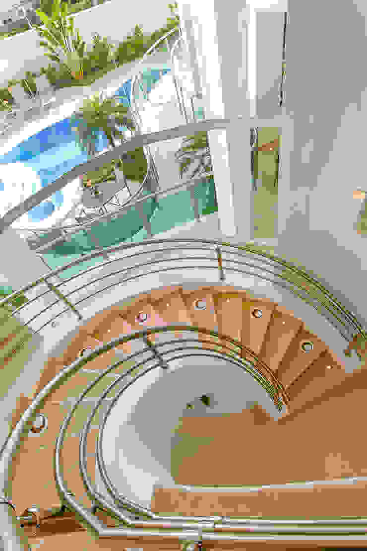 Arquiteto Aquiles Nícolas Kílaris Pasillos, vestíbulos y escaleras modernos Mármol Beige