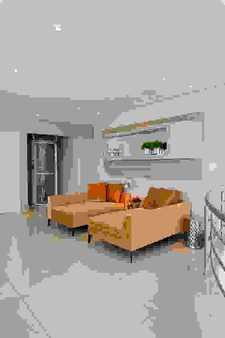 Arquiteto Aquiles Nícolas Kílaris Pasillos, vestíbulos y escaleras modernos Beige