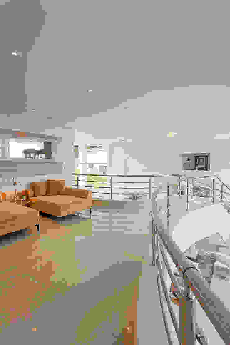 Arquiteto Aquiles Nícolas Kílaris Pasillos, vestíbulos y escaleras modernos