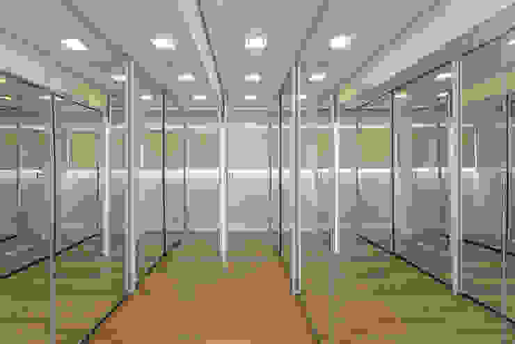 Arquiteto Aquiles Nícolas Kílaris Vestidores y placares de estilo moderno