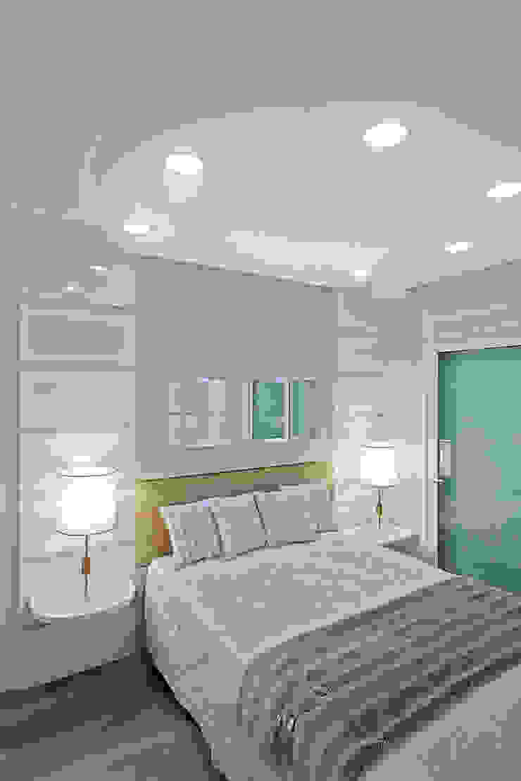 Arquiteto Aquiles Nícolas Kílaris Dormitorios de estilo moderno Tablero DM Beige