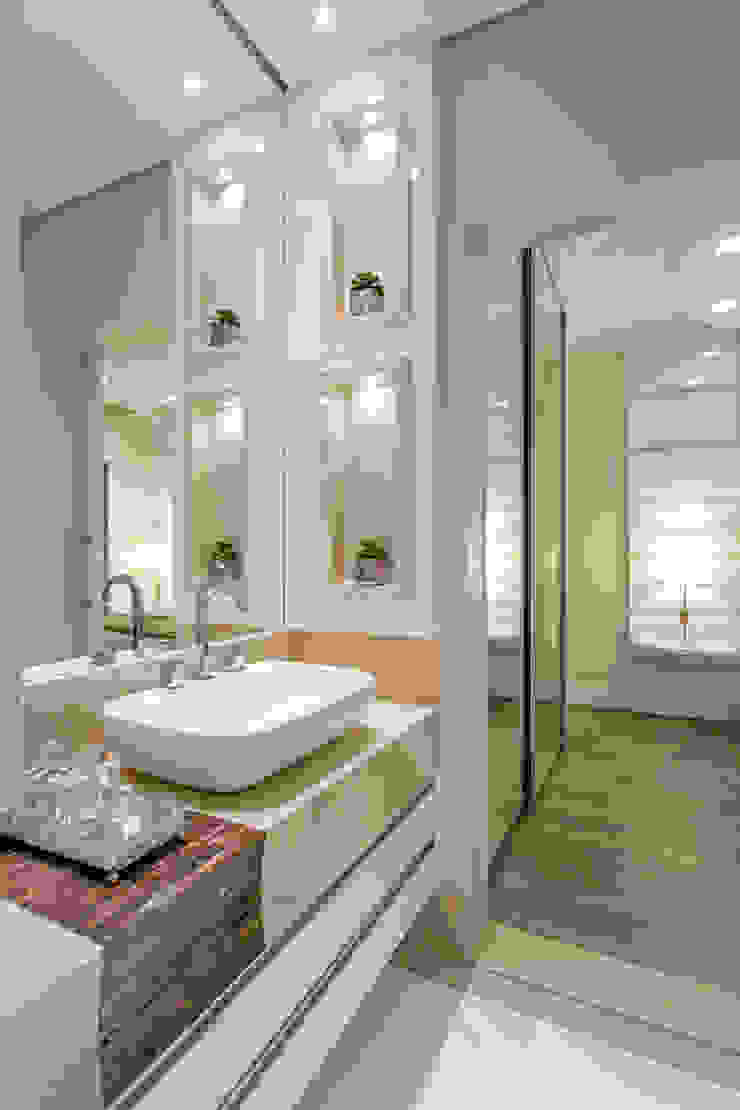 Arquiteto Aquiles Nícolas Kílaris Baños de estilo moderno Mármol Beige