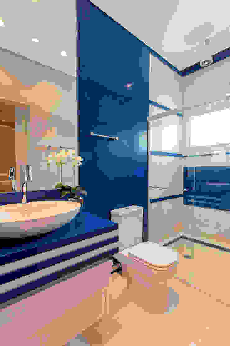 Arquiteto Aquiles Nícolas Kílaris Baños de estilo moderno Mármol Azul