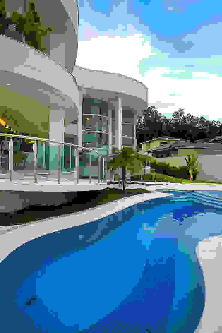 Arquiteto Aquiles Nícolas Kílaris Piscinas de estilo moderno Azul