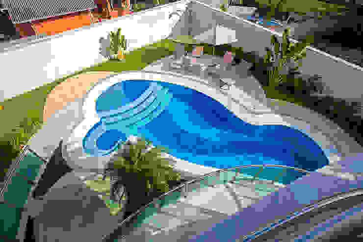 Arquiteto Aquiles Nícolas Kílaris Piscinas de estilo moderno Azul