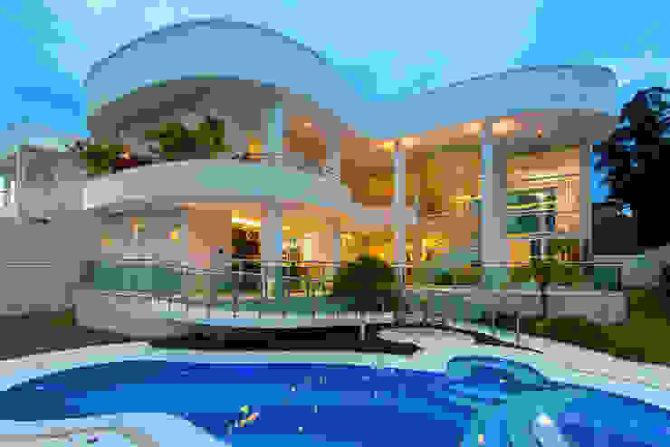 Arquiteto Aquiles Nícolas Kílaris Casas estilo moderno: ideas, arquitectura e imágenes