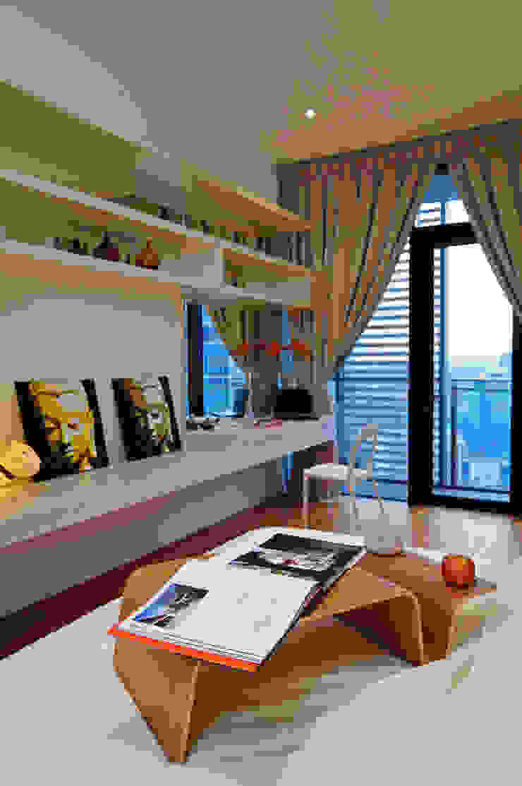 Retro Chic | CONDOMINIUM Design Spirits Eclectic style bedroom