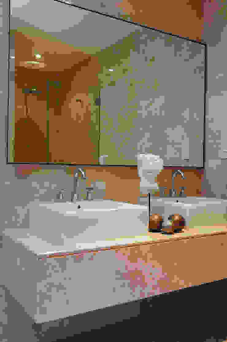 Retro Chic | CONDOMINIUM Design Spirits Eclectic style bathrooms
