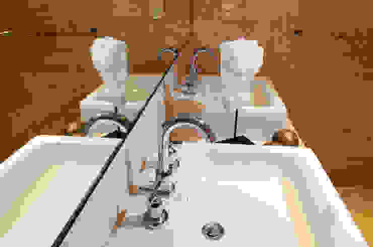 Retro Chic | CONDOMINIUM Design Spirits Eclectic style bathrooms