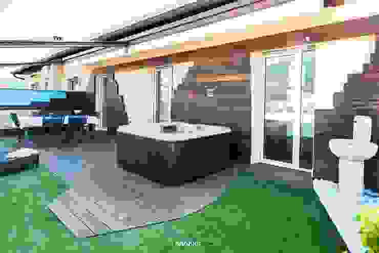 Uno scorcio sul Duomo di Trento, Mangodesign Mangodesign Moderner Balkon, Veranda & Terrasse