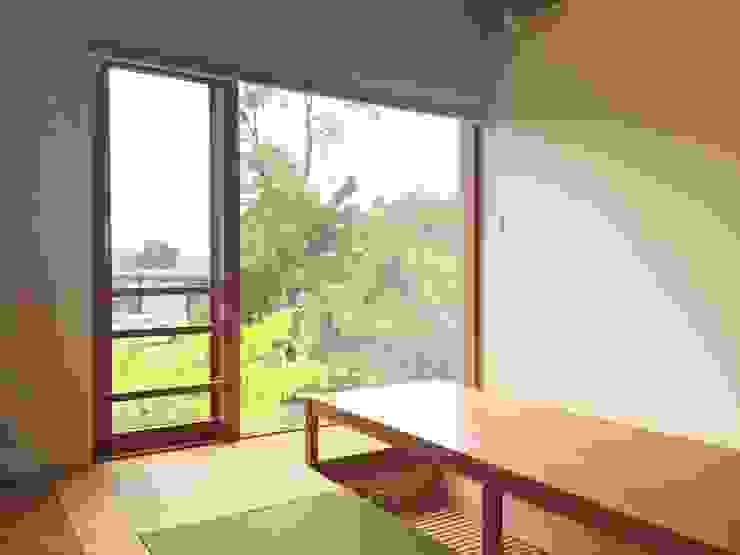 株式会社山崎屋木工製作所 Curationer事業部 Modern windows & doors Wood Wood effect