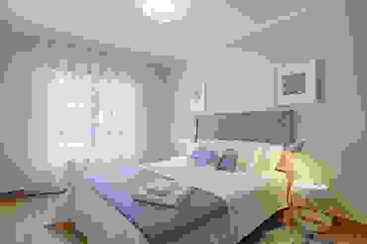 Modern style bedroom by TRAÇO 8 INTERIORES Modern
