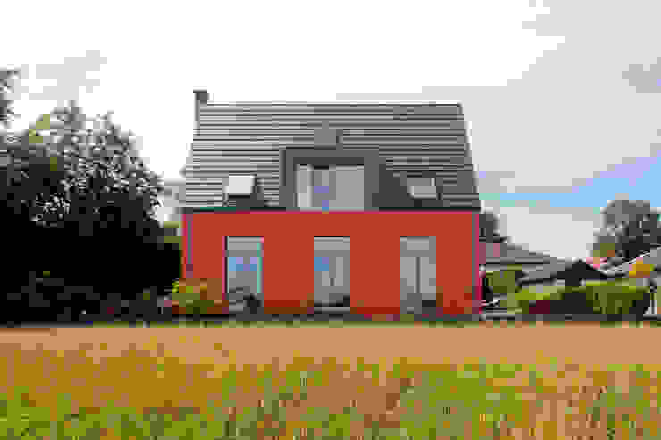 Rotes Haus im Grünen