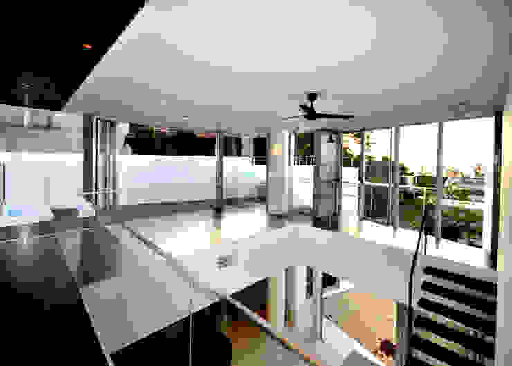 HG-HOUSE IN GINOWAN, 門一級建築士事務所 門一級建築士事務所 Moderner Flur, Diele & Treppenhaus Gummi Schwarz