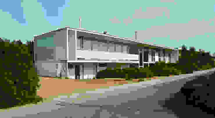 ESTUDIO BASE ARQUITECTOS Mediterranean style houses White