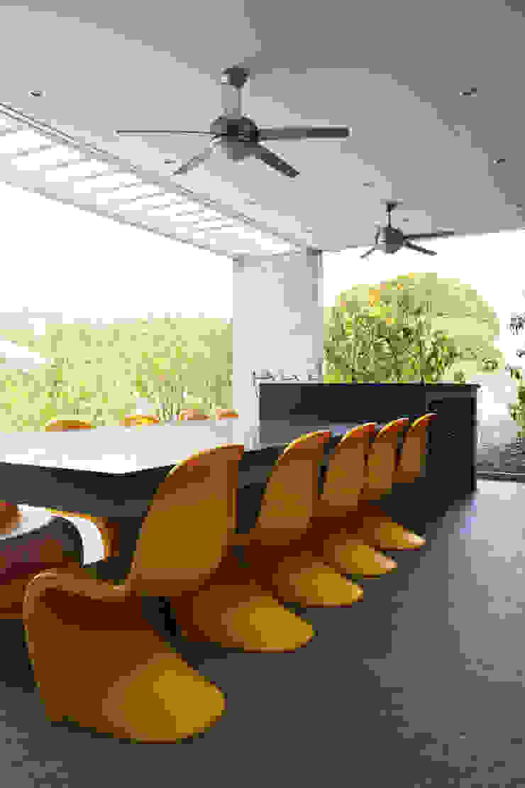 ESTUDIO BASE ARQUITECTOS Mediterranean style balcony, veranda & terrace