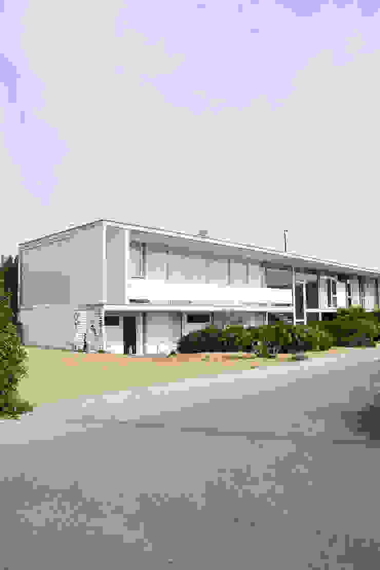 ESTUDIO BASE ARQUITECTOS Mediterranean style houses White