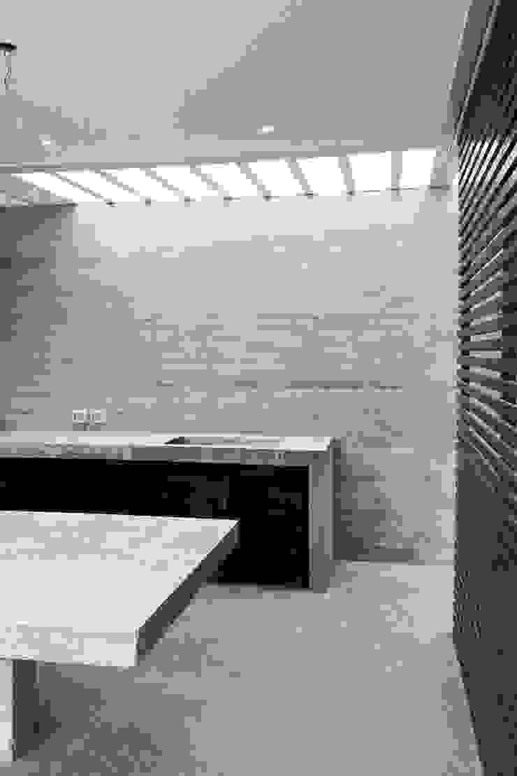 ESTUDIO BASE ARQUITECTOS Mediterranean style balcony, veranda & terrace Concrete