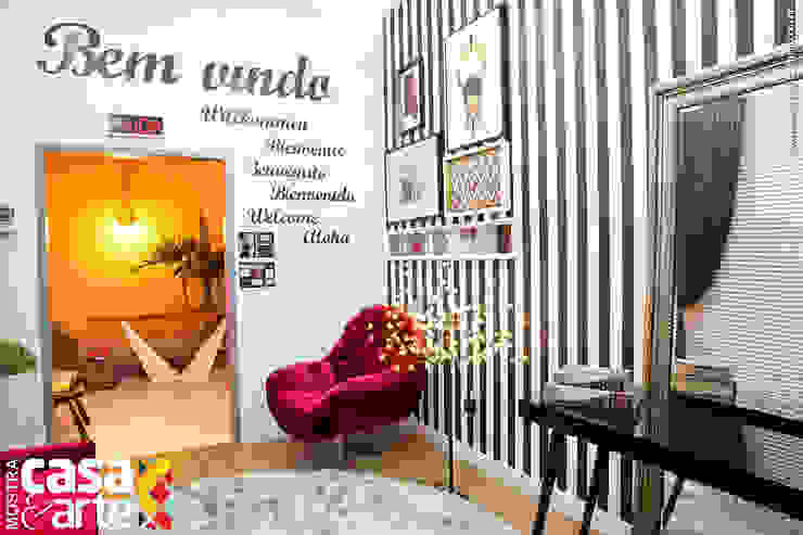 Franka Arquitetura Коридор, прихожая и лестница в эклектичном стиле Черный