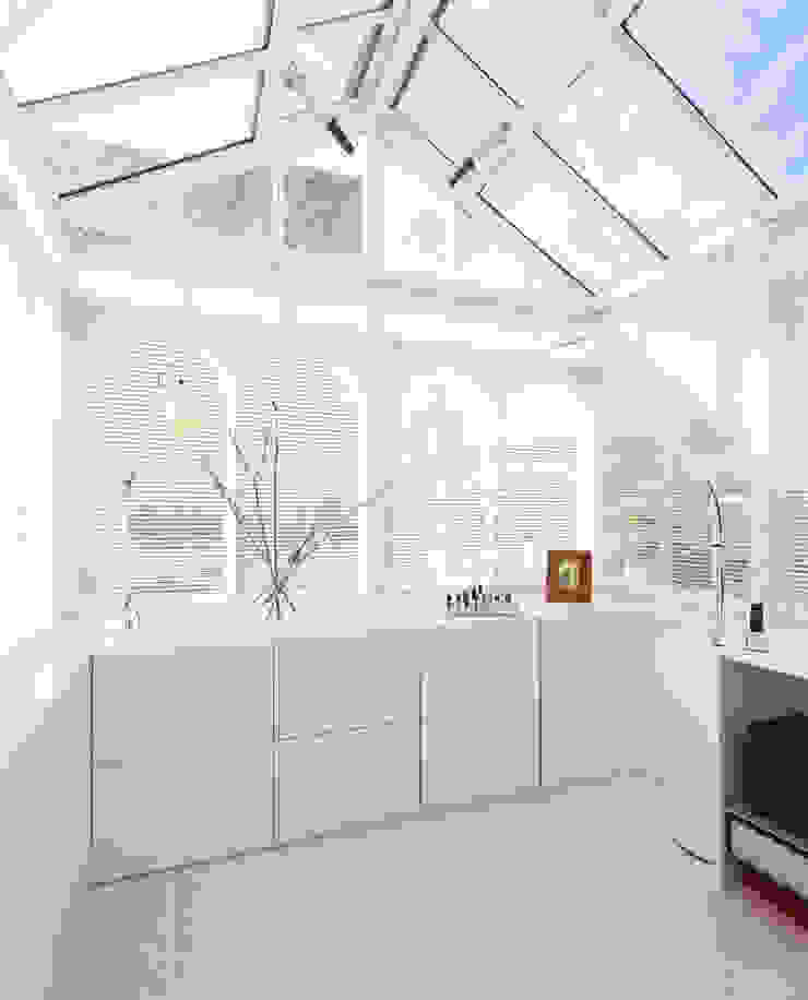 Aproveitar espaços escondidos Cozinhas modernas por Architect Your Home Moderno