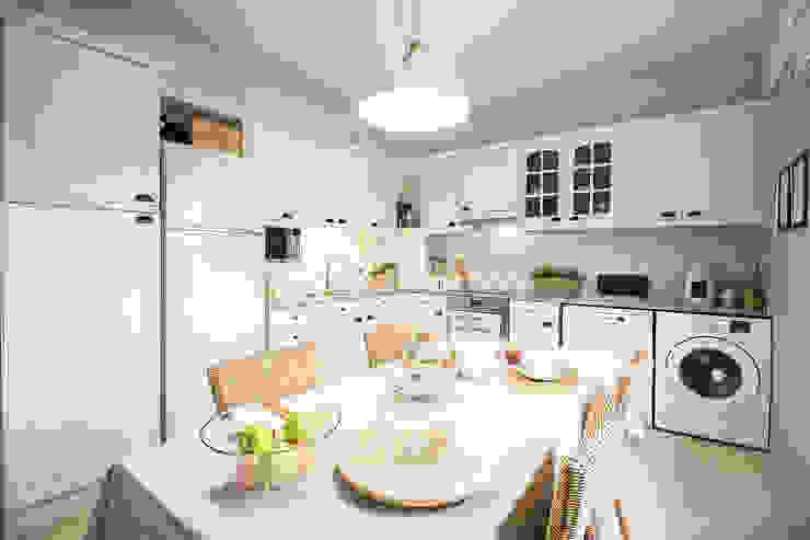 homify Scandinavian style kitchen