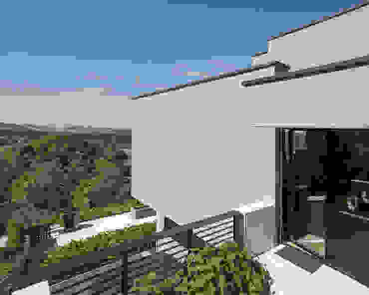 Objekt 340 / meier architekten meier architekten zürich Moderner Balkon, Veranda & Terrasse Beige
